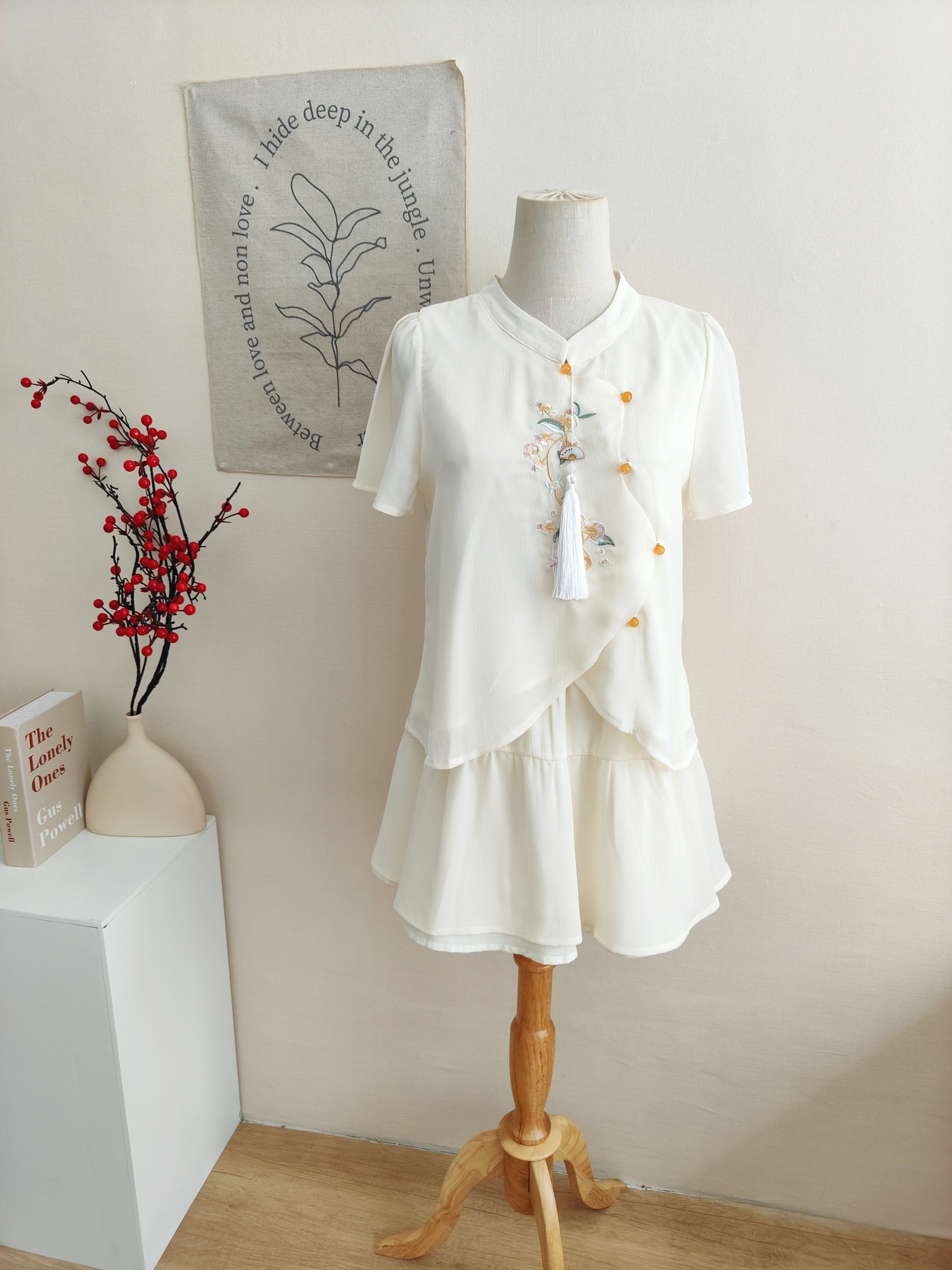 Yurou Ivory Embroidered Chinese Set 米白色绣花中式套装