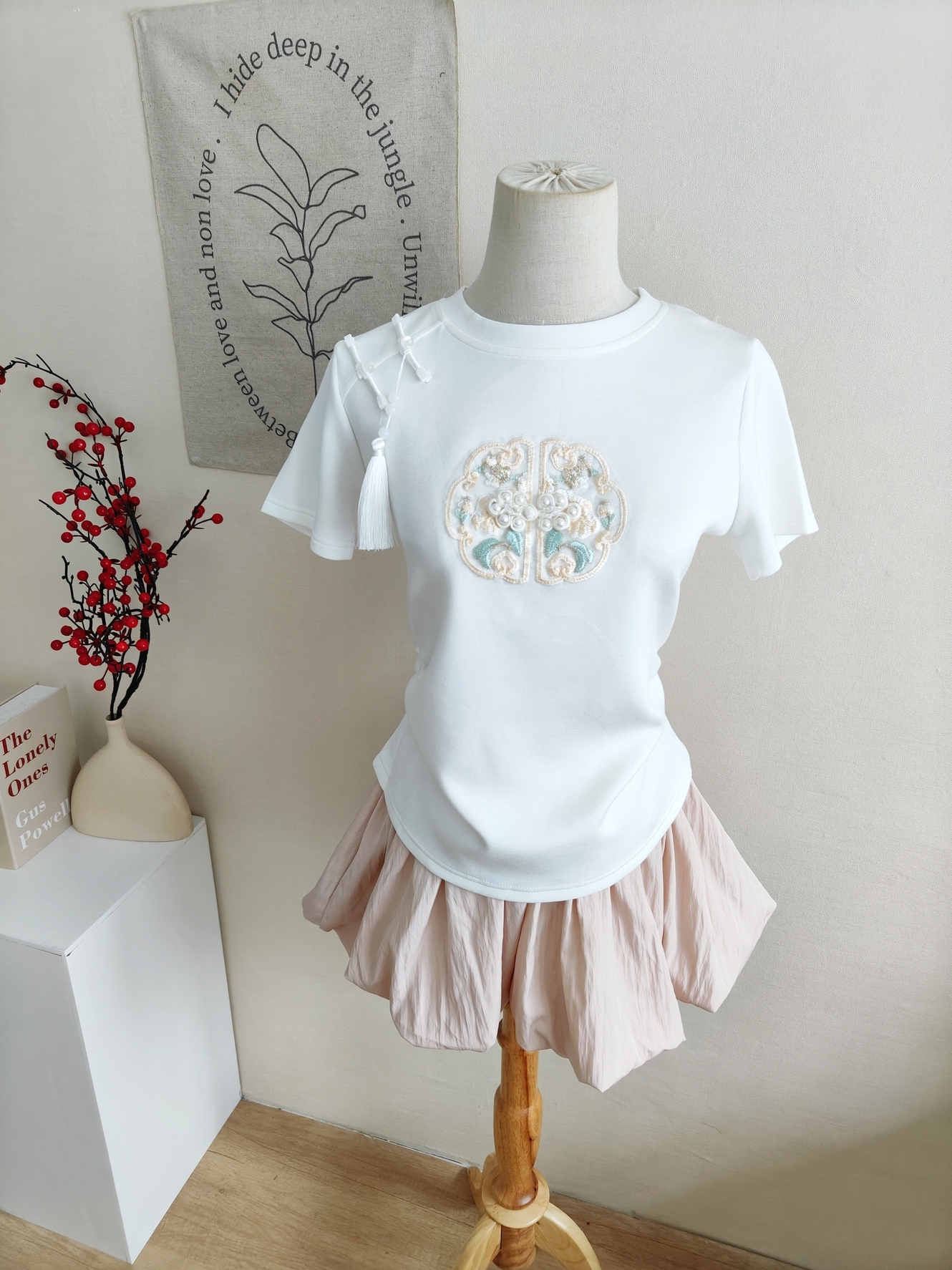 Embroidered Tassel Embroidered Tassel 刺绣流苏收腰T恤*2 Colors