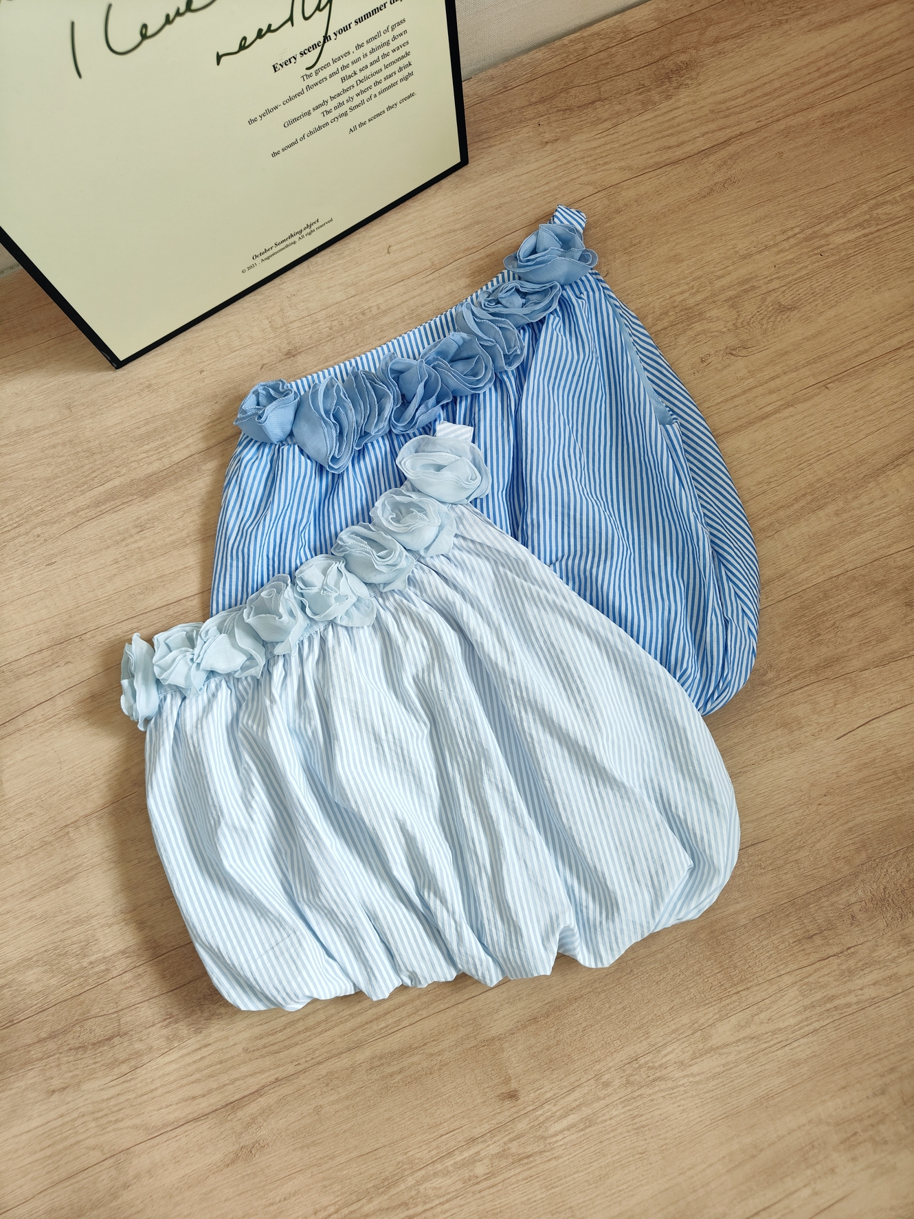 Elowrose 3D Blossom Off-Shoulder Striped Top 被追着问~浪漫立体花朵斜肩度假风条纹上衣*2 Colors