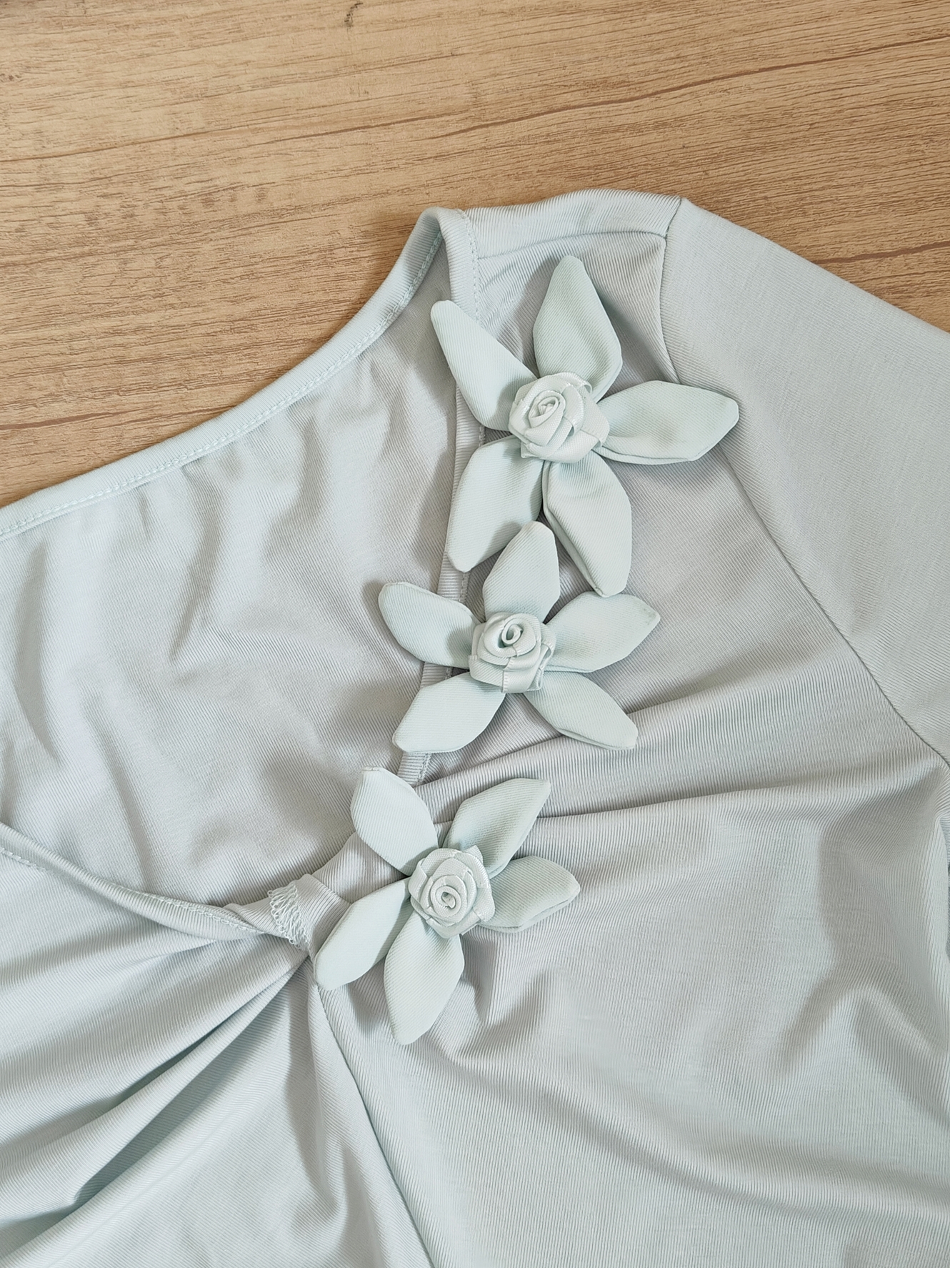 Roselle 3D Flower V-Neck Top 一眼沦陷! 别致又浪漫✦法式气质立体花朵V领上衣*3 Colors