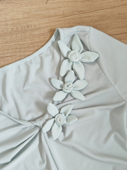 Roselle 3D Flower V-Neck Top 一眼沦陷! 别致又浪漫✦法式气质立体花朵V领上衣*3 Colors