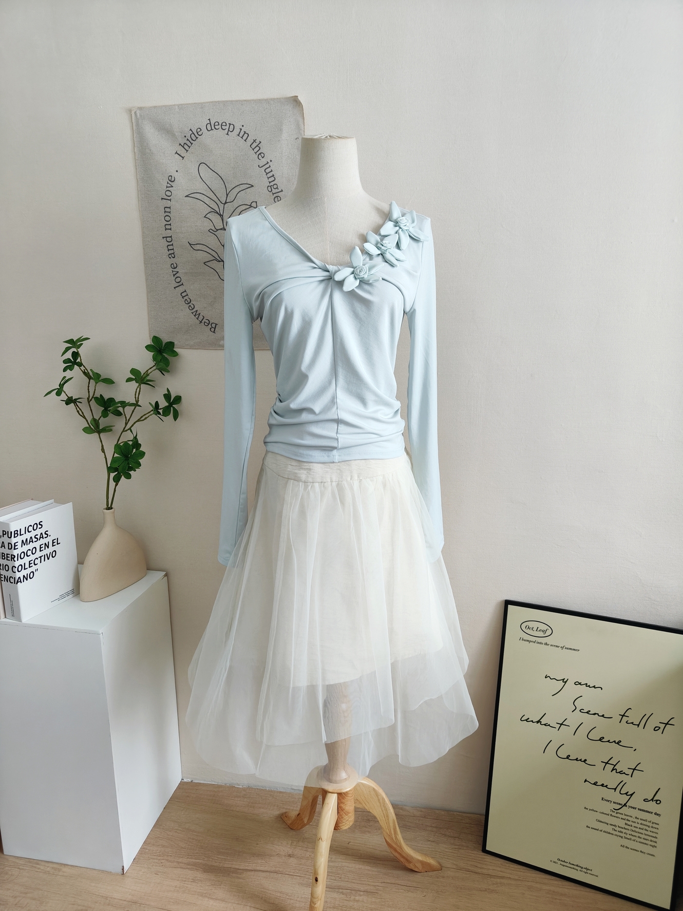 Roselle 3D Flower V-Neck Top 一眼沦陷! 别致又浪漫✦法式气质立体花朵V领上衣*3 Colors