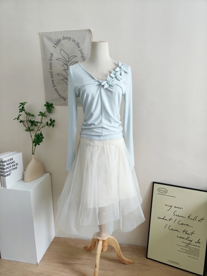 Roselle 3D Flower V-Neck Top 一眼沦陷! 别致又浪漫✦法式气质立体花朵V领上衣*3 Colors