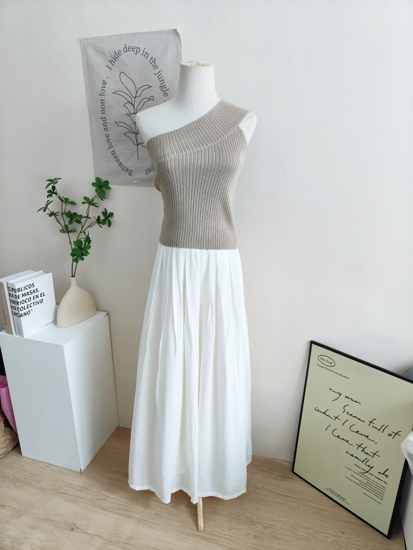 Spicy Girl Off-Shoulder Stretch Knit Tank Top 辣妹斜肩弹力针织背心* 9 Colors