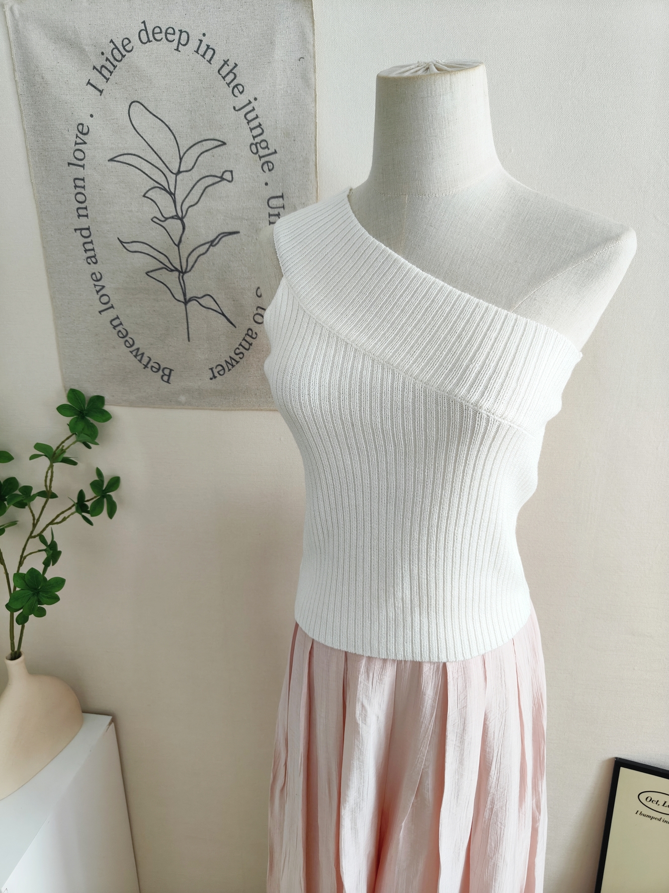 Spicy Girl Off-Shoulder Stretch Knit Tank Top 辣妹斜肩弹力针织背心* 9 Colors