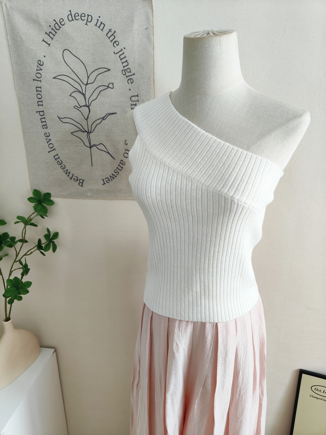 Spicy Girl Off-Shoulder Stretch Knit Tank Top 辣妹斜肩弹力针织背心* 9 Colors