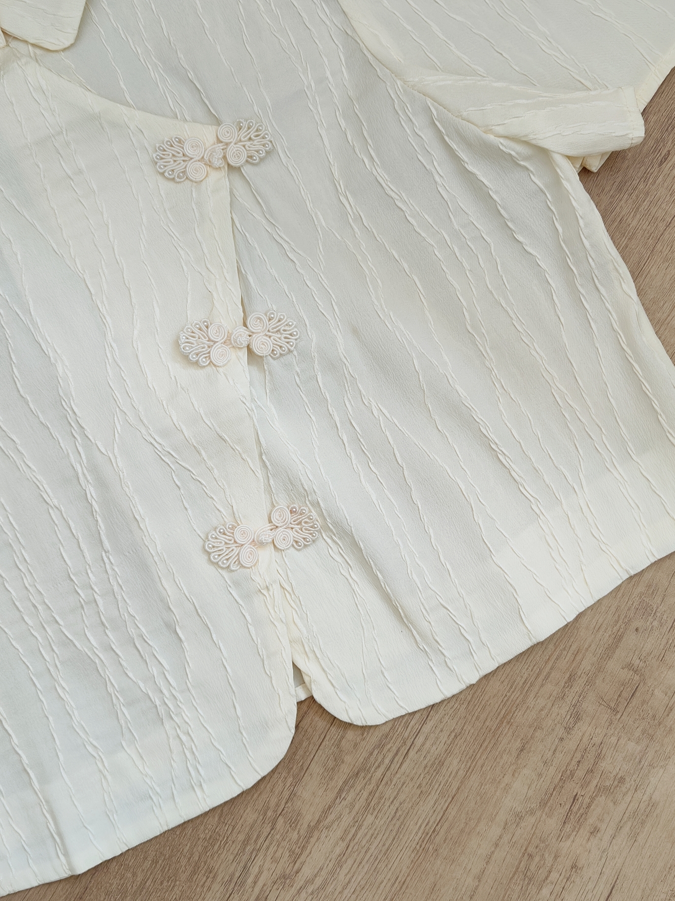 Yunora Frog Closure Shirt 中式盘扣短款衬衫*2 Colors