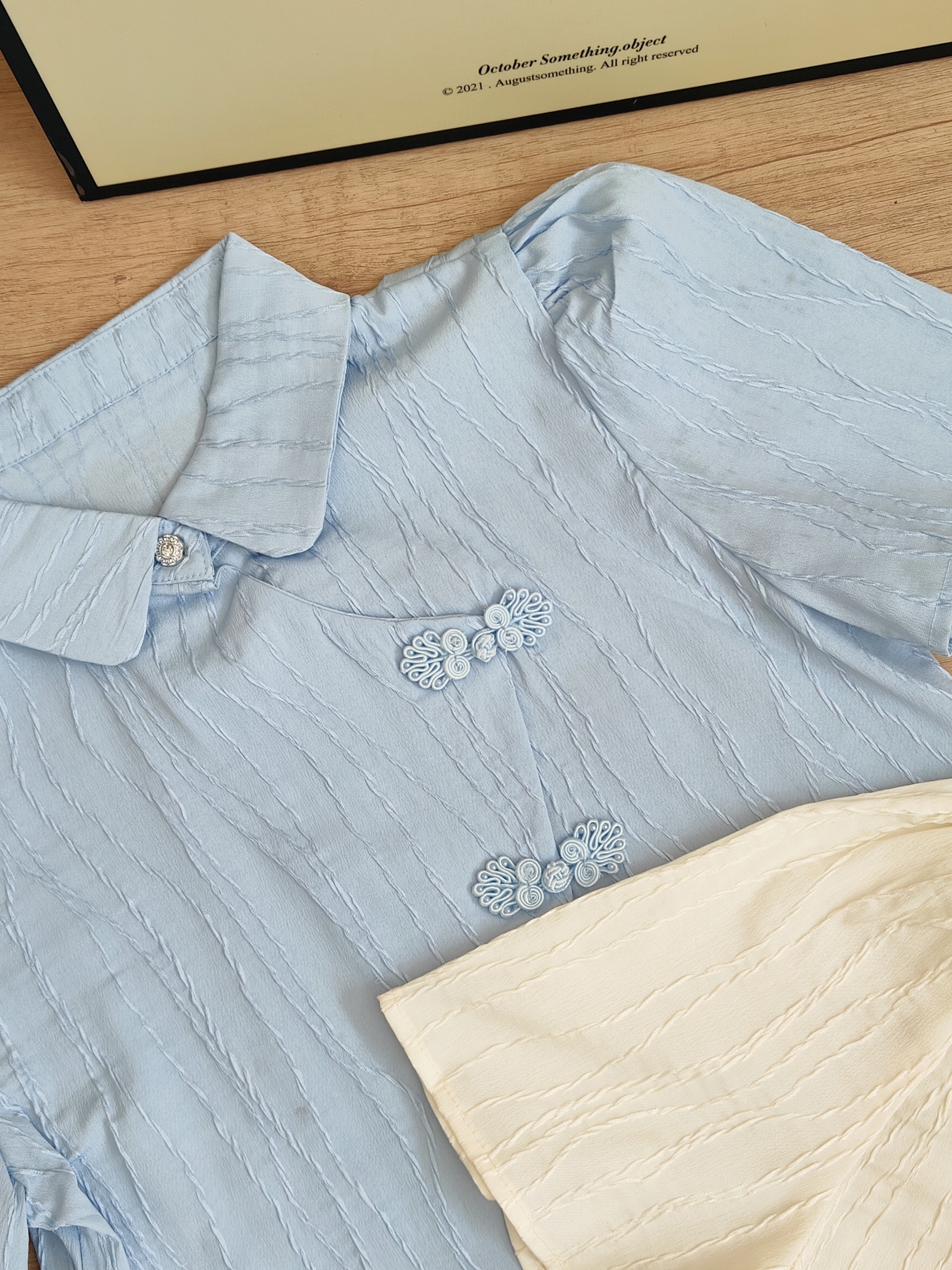 Yunora Frog Closure Shirt 中式盘扣短款衬衫*2 Colors