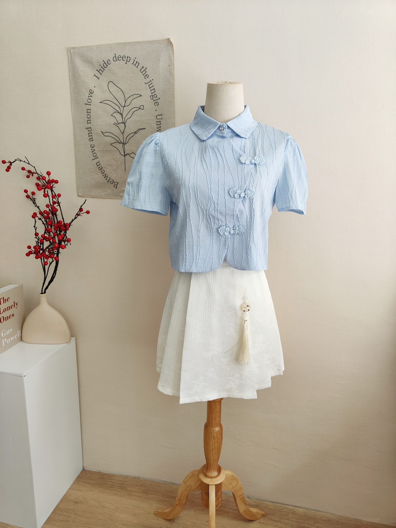 Yunora Frog Closure Shirt 中式盘扣短款衬衫*2 Colors