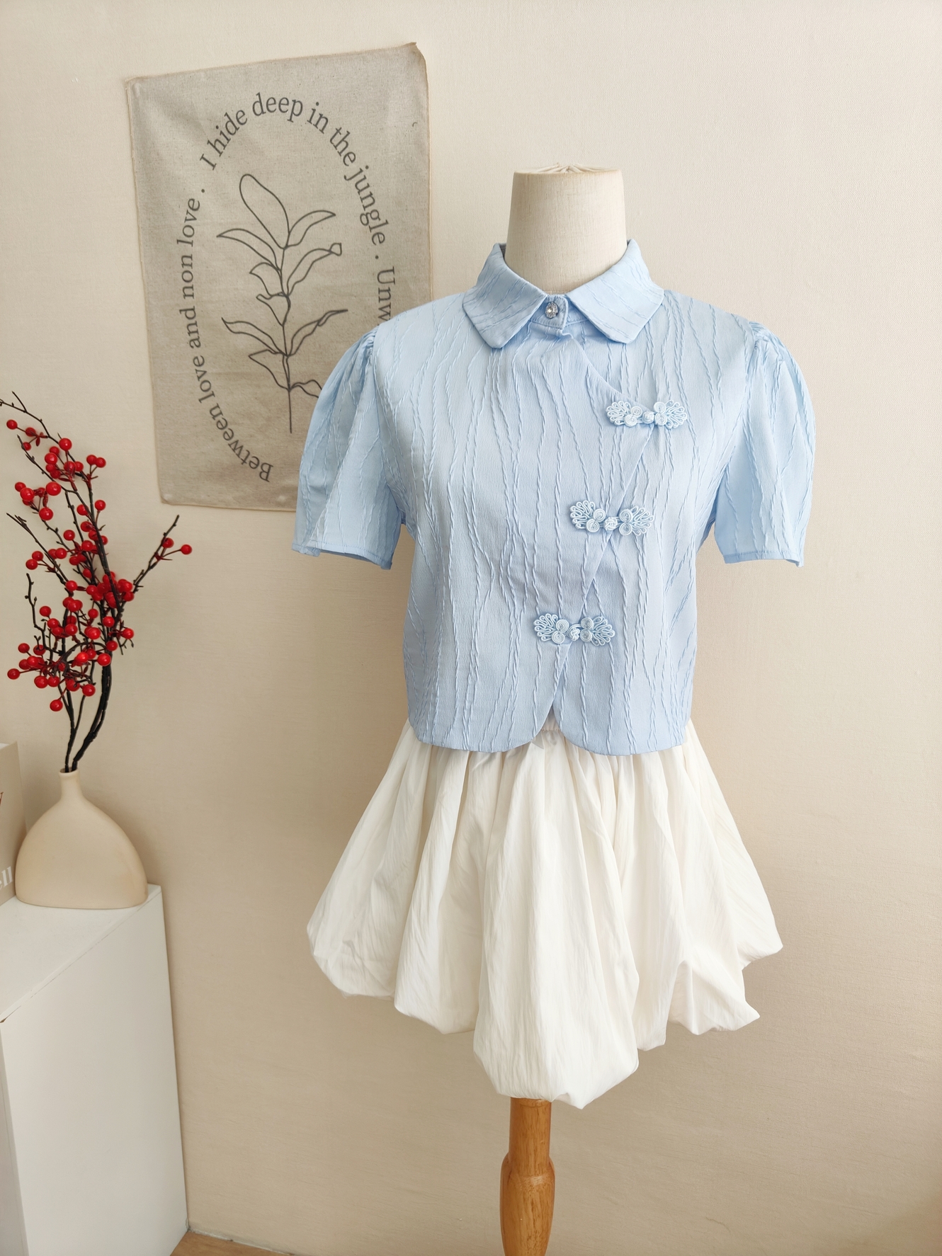 Yunora Frog Closure Shirt 中式盘扣短款衬衫*2 Colors
