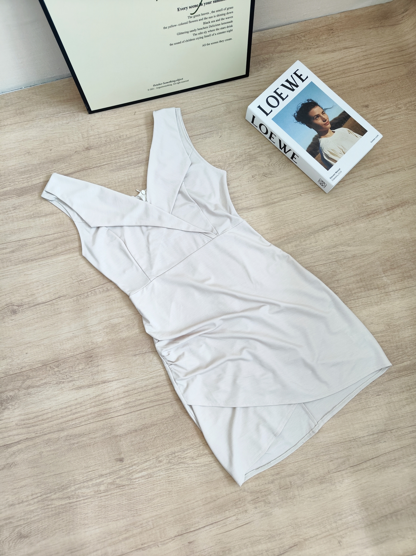 V-Neck Ruched Fitted Dress V领褶皱包臀连衣裙 