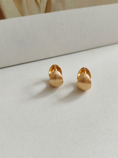 Shell-Texture Hoop Earrings 贝壳纹路素圈耳环*2 Colors