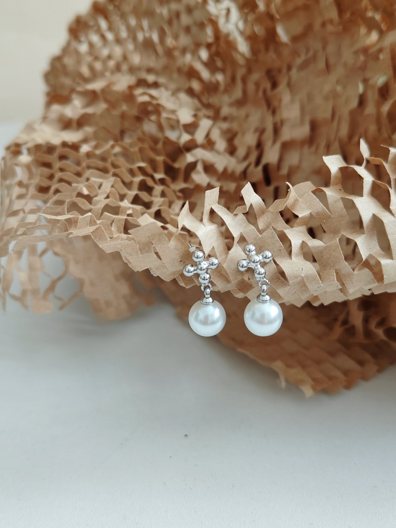 Cross-Shaped Flower Pearl Earrings 十字架小花珍珠耳环