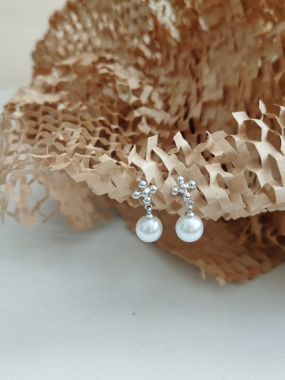 Cross-Shaped Flower Pearl Earrings 十字架小花珍珠耳环