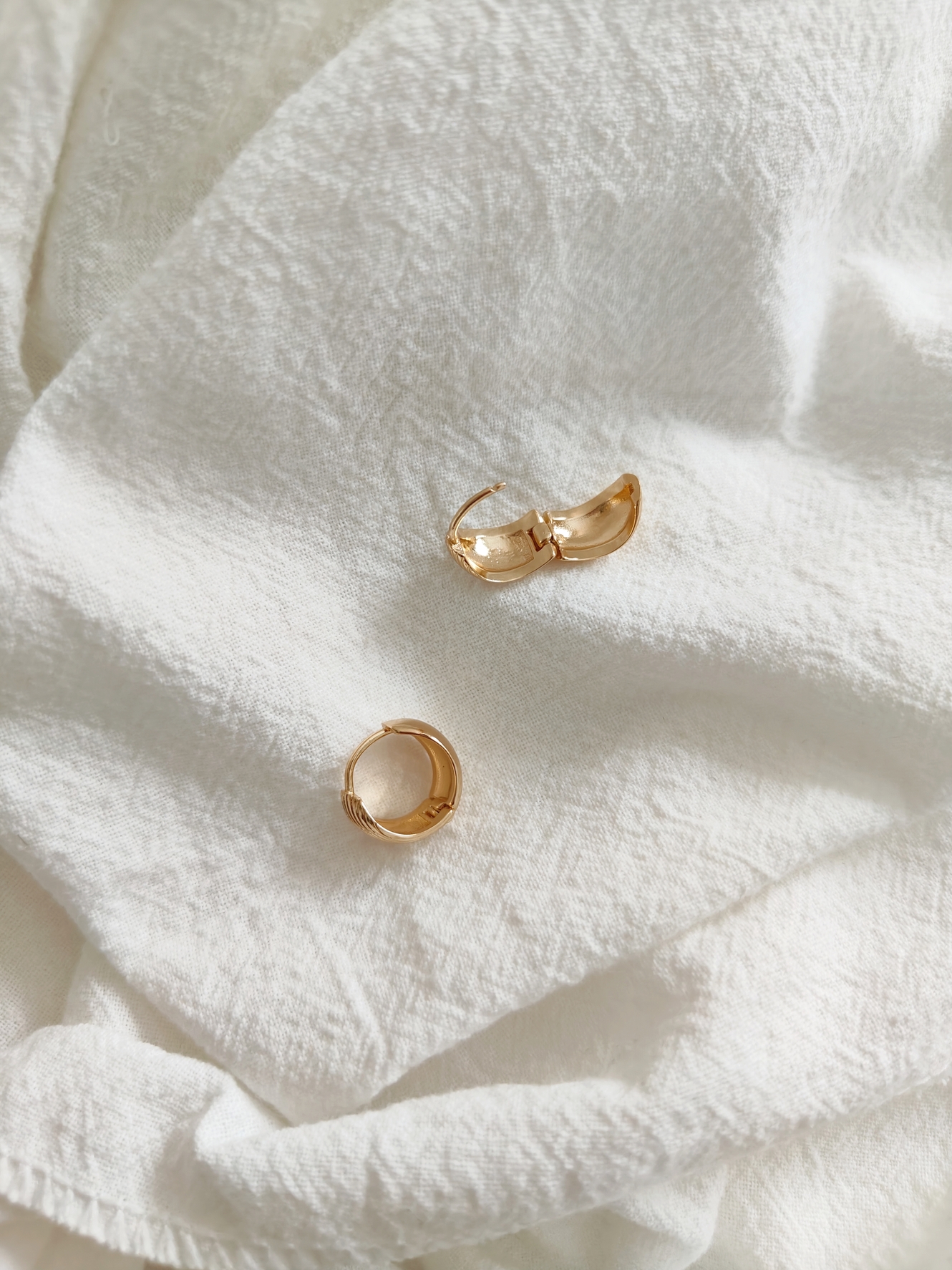 Shell-Texture Hoop Earrings 贝壳纹路素圈耳环*2 Colors