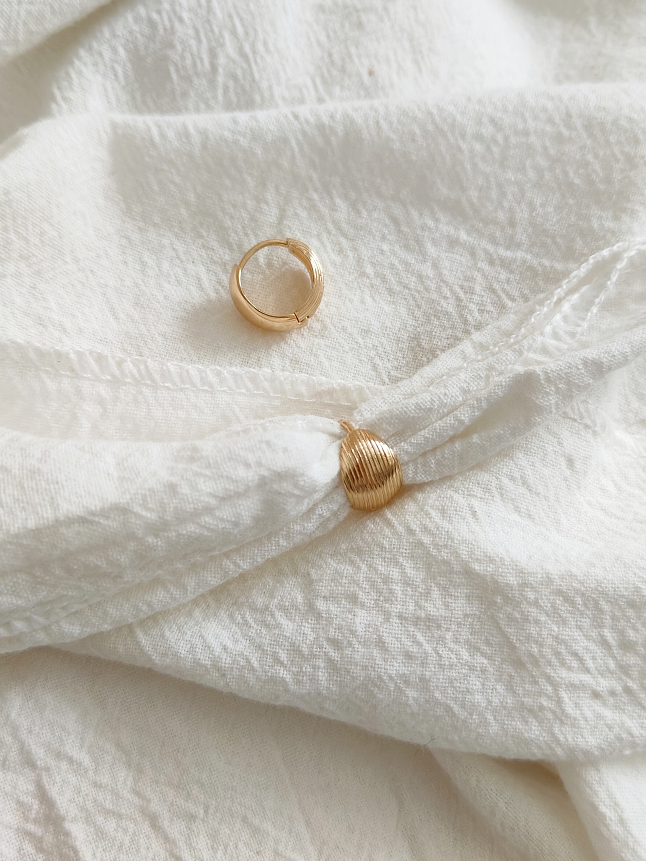 Shell-Texture Hoop Earrings 贝壳纹路素圈耳环*2 Colors