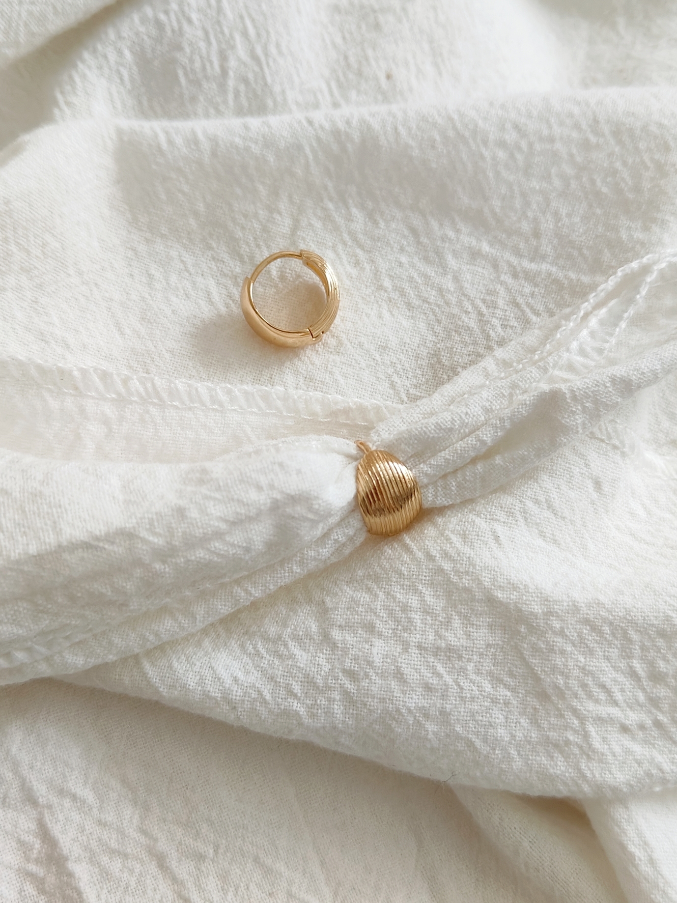 Shell-Texture Hoop Earrings 贝壳纹路素圈耳环*2 Colors