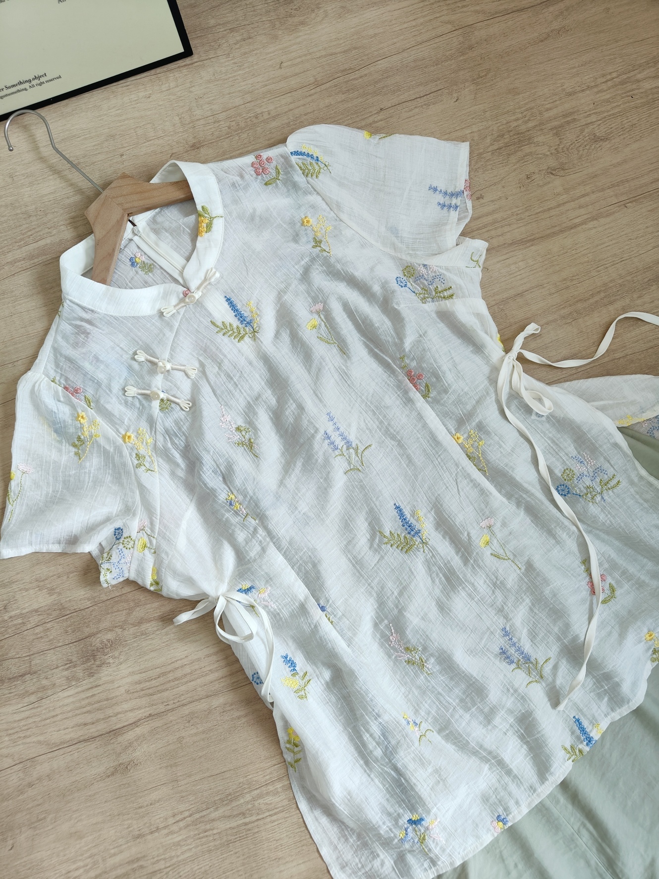 VELVÉ Embroidered Top & Slip Dress Set【云袖花影】新中式刺绣上衣+吊带裙两件套* 2 Colors