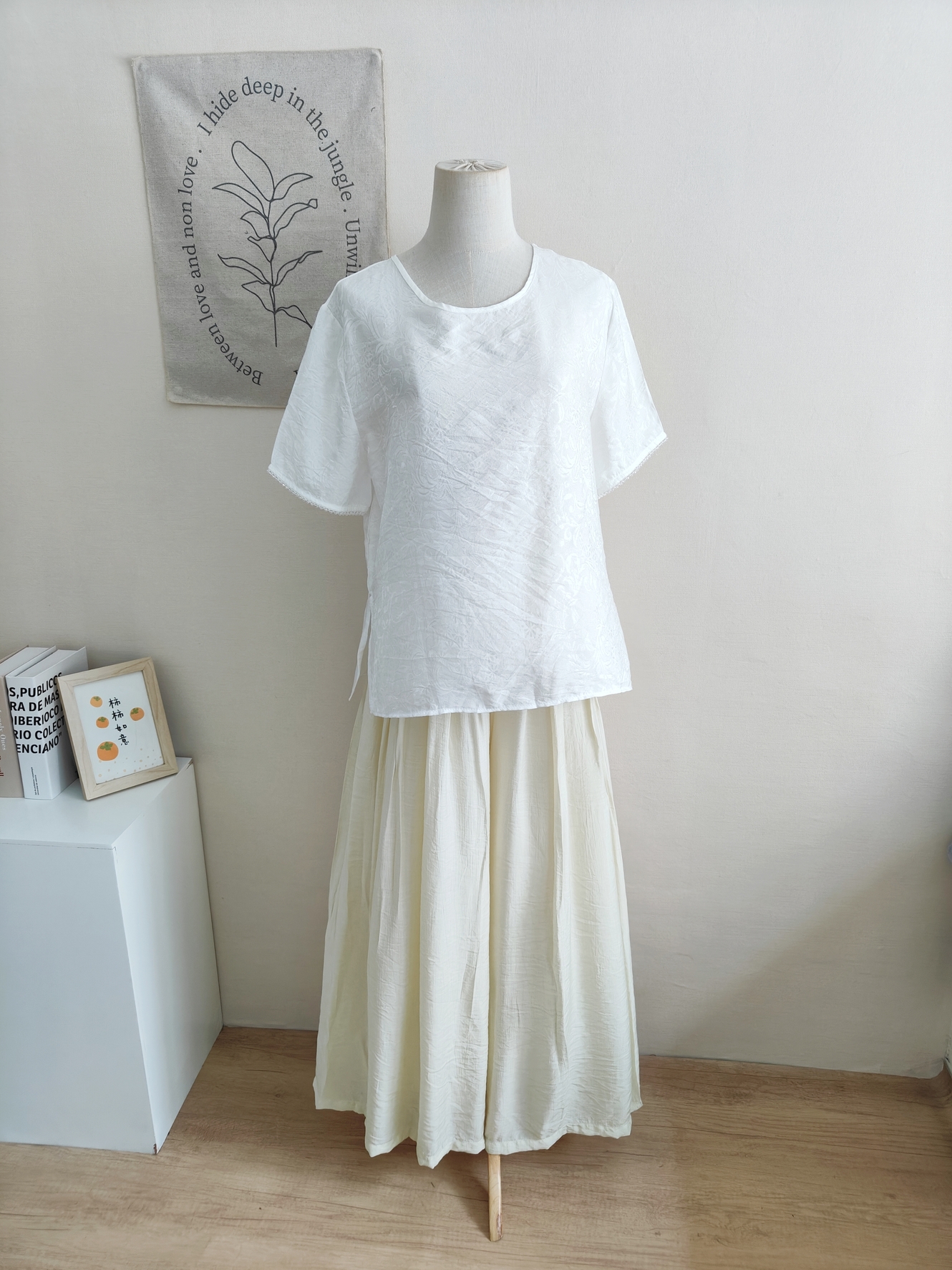Jacquard Short-Sleeve Top 提花薄款打底短袖上衣*4 Colors