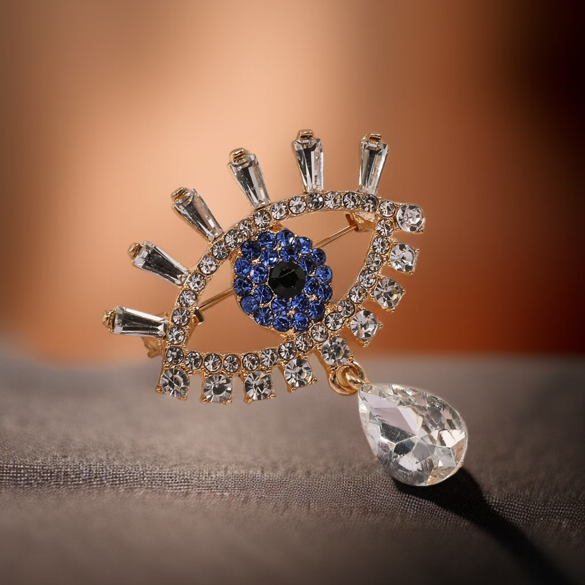 เข็มกลัดติดอกฝังเพชรลายดวงตาปีศาจ