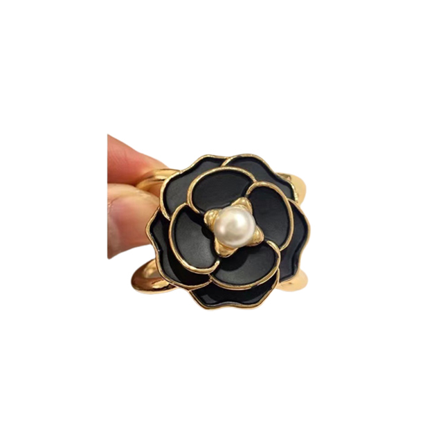 หัวเข็มขัดผ้าพันคอไหม แต่งไข่มุกแฟชั่น สไตล์ชาแนล