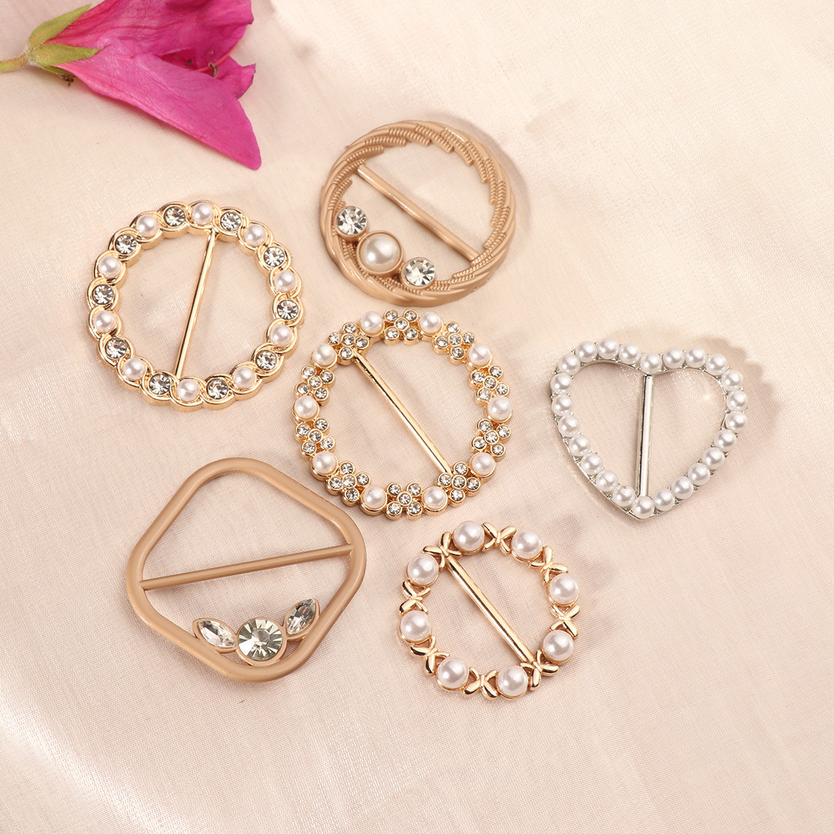 เข็มกลัดติดเสื้อระดับไฮเอนด์ เพิ่มการตกแต่ง