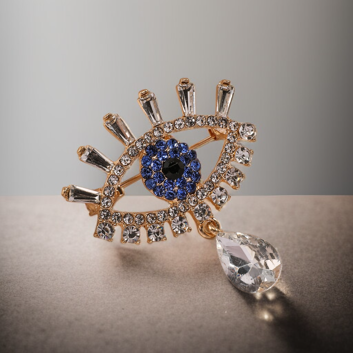 เข็มกลัดติดอกฝังเพชรลายดวงตาปีศาจ