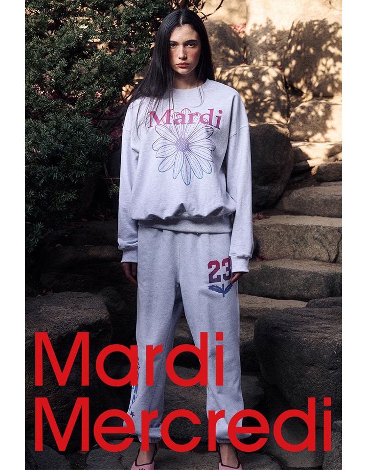 เย็บปักถักร้อยลวดลายดอกเดซี่รอบคอเสื้อ