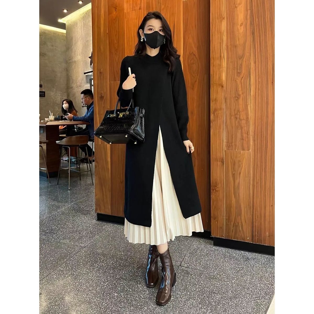 เดรสไหมพรมสง่างาม แบบคอกลม ชายผ่า 