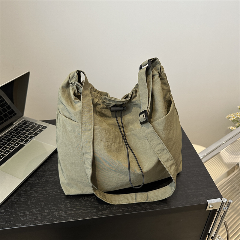 超軽量カジュアル大容量バッグ