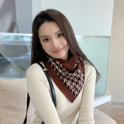 ผ้าพันคอสามเหลี่ยมแมทช์ง่าย