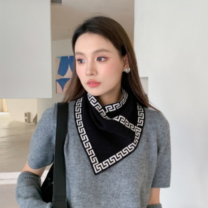 ผ้าพันคอสามเหลี่ยมแมทช์ง่าย