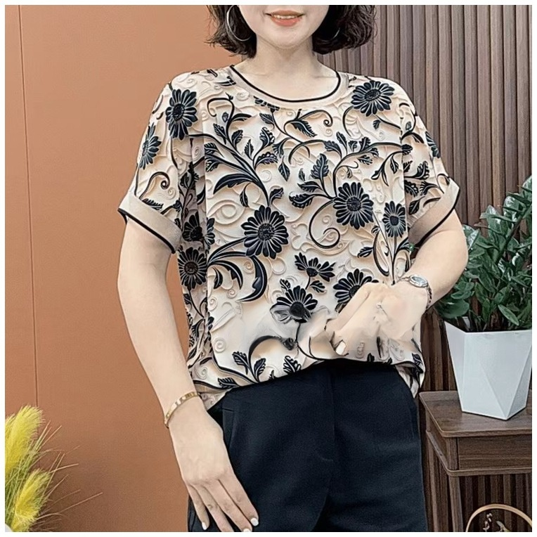 เสื้อแขนสั้นสวยงาม พิมพ์ลายดอกไม้สามมิติ