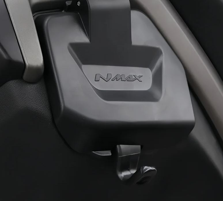 ฝาปิดที่เก็บของ N-MAX 2025 แบบมีตะขอ ฝาปิดเก๊ะ Nmax  ปี 2025