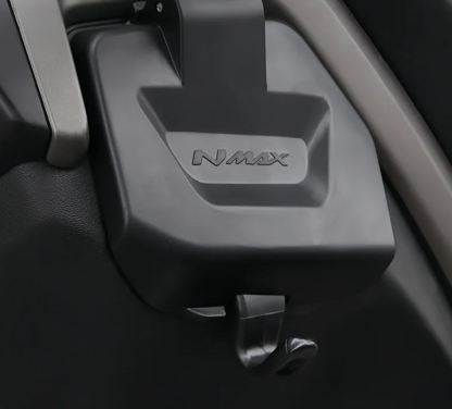 ฝาปิดที่เก็บของ N-MAX 2025 แบบมีตะขอ ฝาปิดเก๊ะ Nmax  ปี 2025