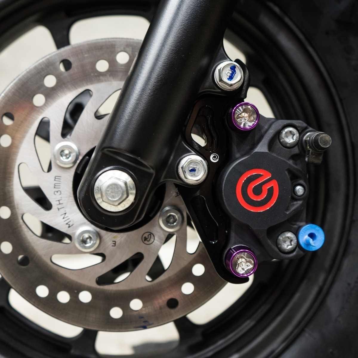 ชุดน็อตกันขโมย ปั้มเบรค Brembo2P REVOLUTION M8x20mm. GIORNO+(ใช้ร่วมกับขาจับปั้มเบรคหลัง PCX-160)