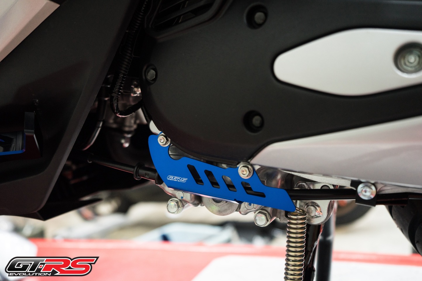 ตัวประคองสายเบรคหลัง (มีเนียม) 2D GTRS GIORNO+ / LEAD-125 / PCX-160 STD / CLICK-160