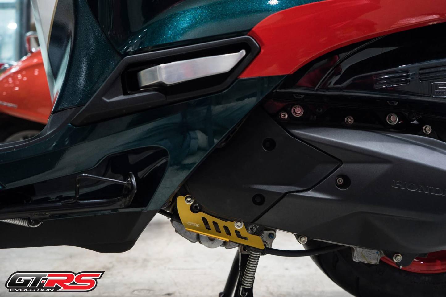 ตัวประคองสายเบรคหลัง (มีเนียม) 2D GTRS GIORNO+ / LEAD-125 / PCX-160 STD / CLICK-160