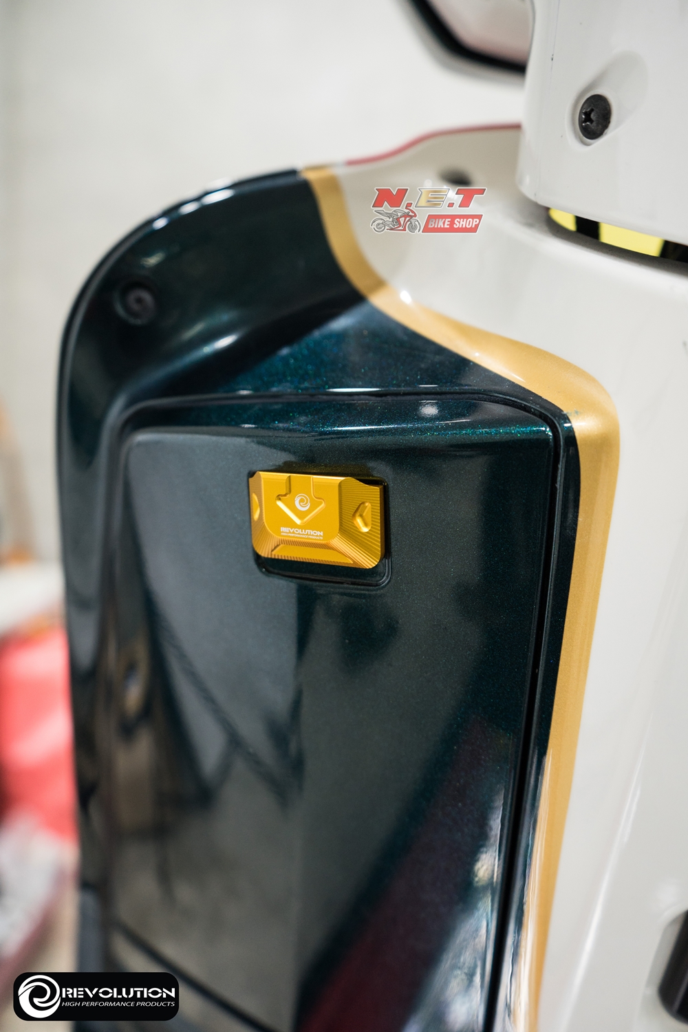 ฝาเปิด-ปิดเก๊ะหน้ารถ CNC REVOLUTION GIORNO+