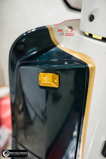 ฝาเปิด-ปิดเก๊ะหน้ารถ CNC REVOLUTION GIORNO+