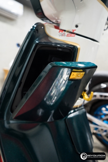 ฝาเปิด-ปิดเก๊ะหน้ารถ CNC REVOLUTION GIORNO+