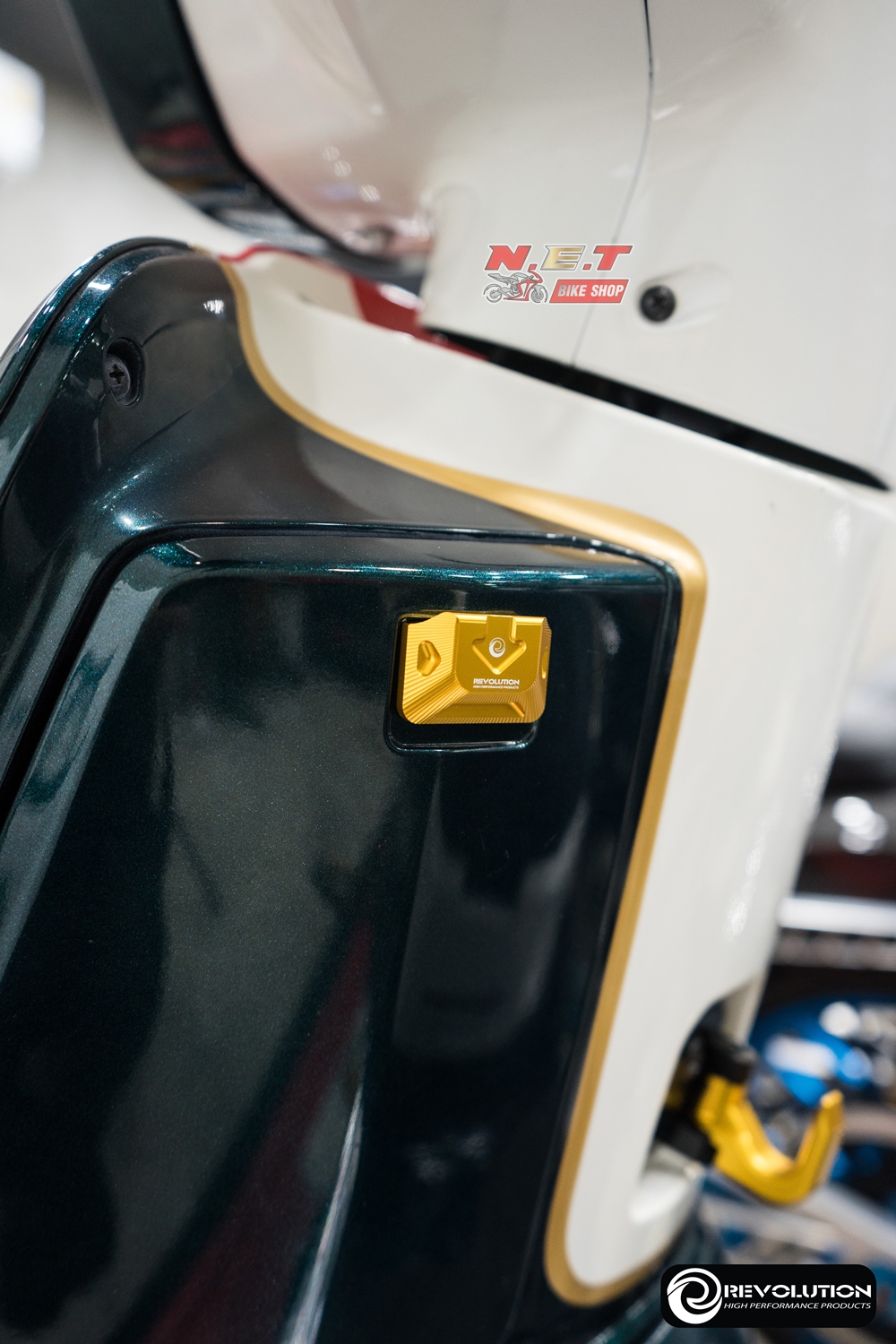 ฝาเปิด-ปิดเก๊ะหน้ารถ CNC REVOLUTION GIORNO+