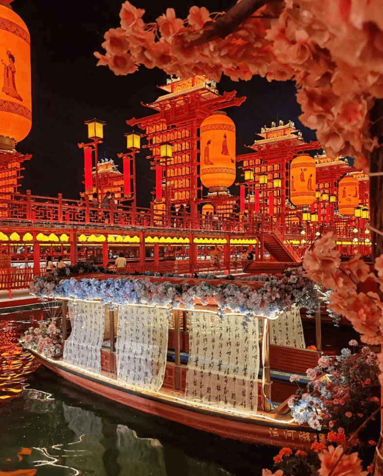 大唐不夜城 ── 輝く灯りが織りなす、夢の盛唐世界へタイムスリップ