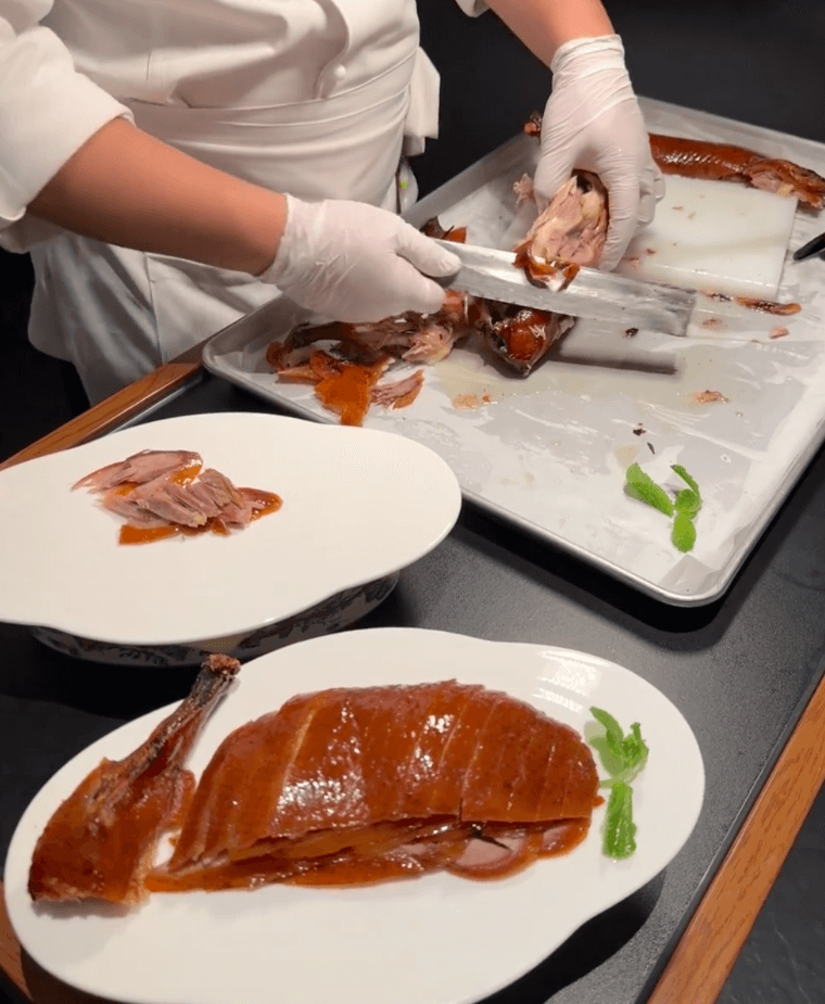 北京グルメの王様「烤鴨」 ──パリッとした皮とジューシーな身が織りなす、北京の味