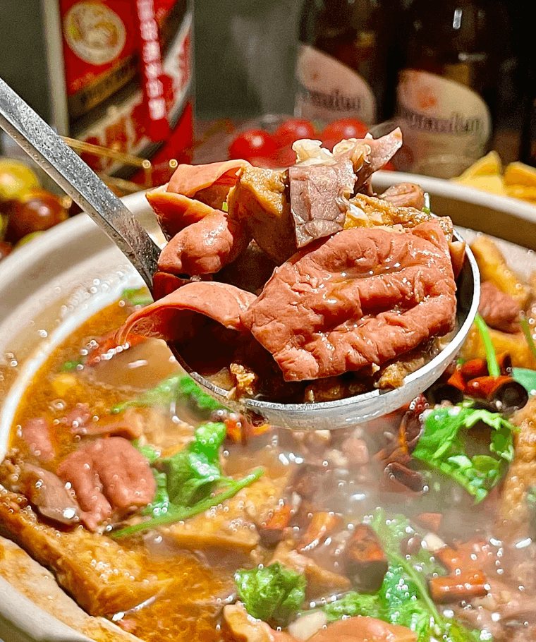 炖吊子 ── 北京の路地裏が育んだ、とろけるホルモン煮込み