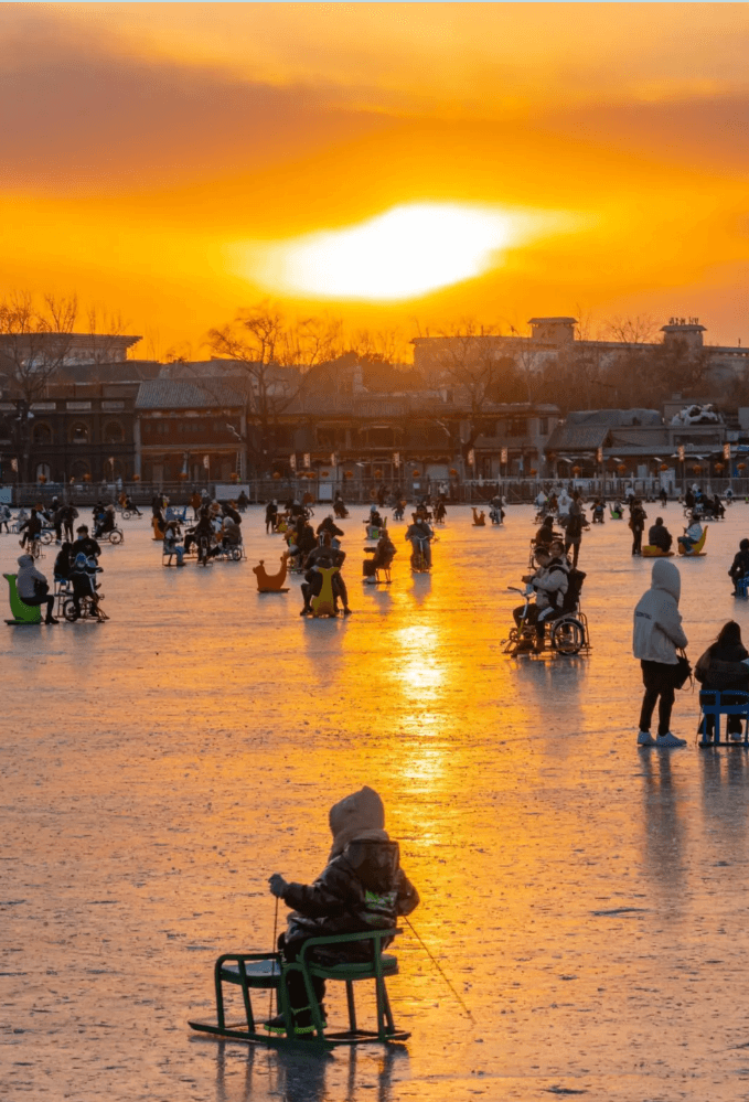 什刹海氷上レジャー ── 古都の中心で楽しむ、北京っ子に愛される冬の風物詩 