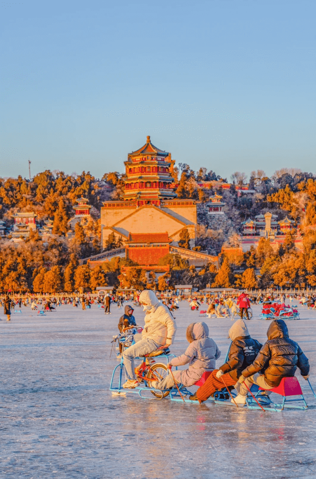 什刹海氷上レジャー ── 古都の中心で楽しむ、北京っ子に愛される冬の風物詩 