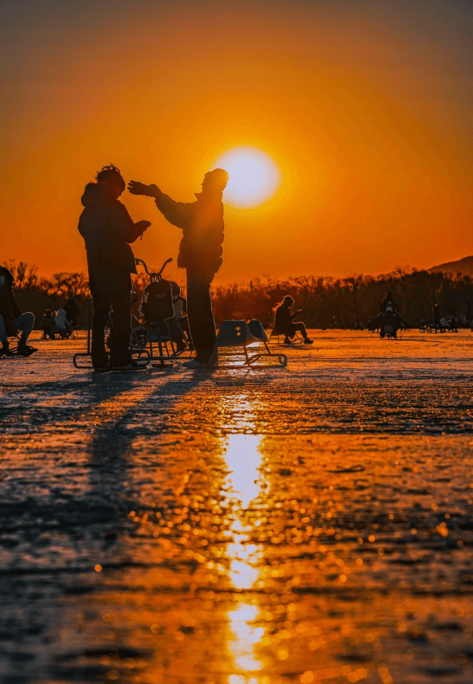 什刹海氷上レジャー ── 古都の中心で楽しむ、北京っ子に愛される冬の風物詩 
