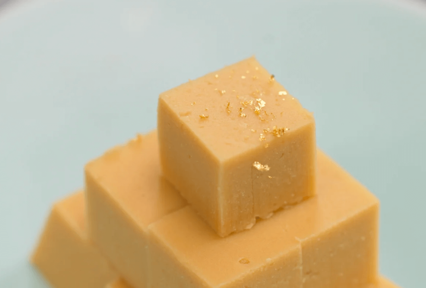 豌豆黄 ── 宮廷から庶民へ、北京の春を告げる琥珀色のやわらか菓子