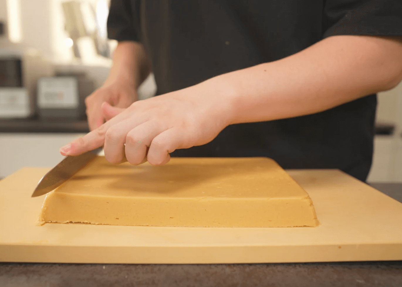 豌豆黄 ── 宮廷から庶民へ、北京の春を告げる琥珀色のやわらか菓子